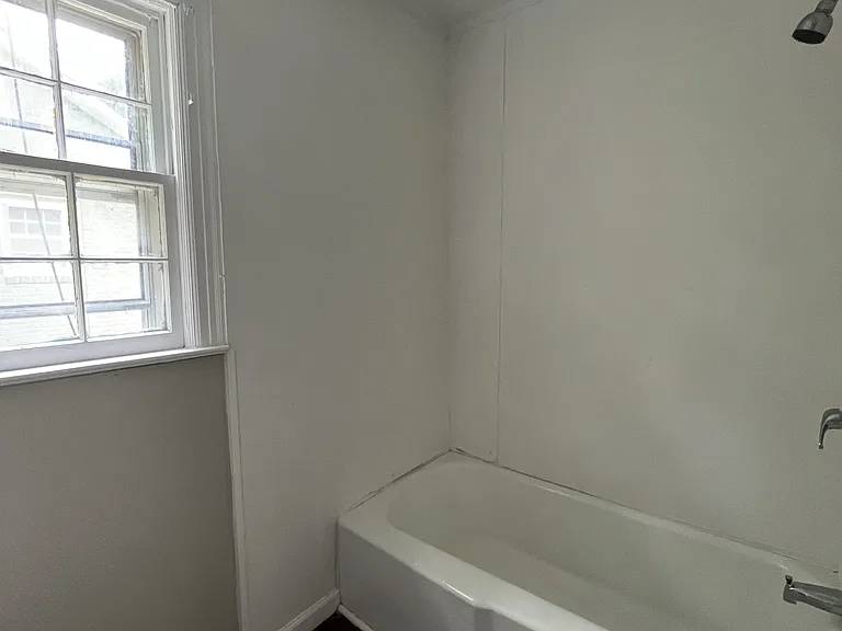 319 W Cooper St — Photo 8