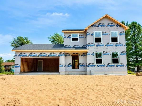 521 S 32nd St, Escanaba, MI 49829