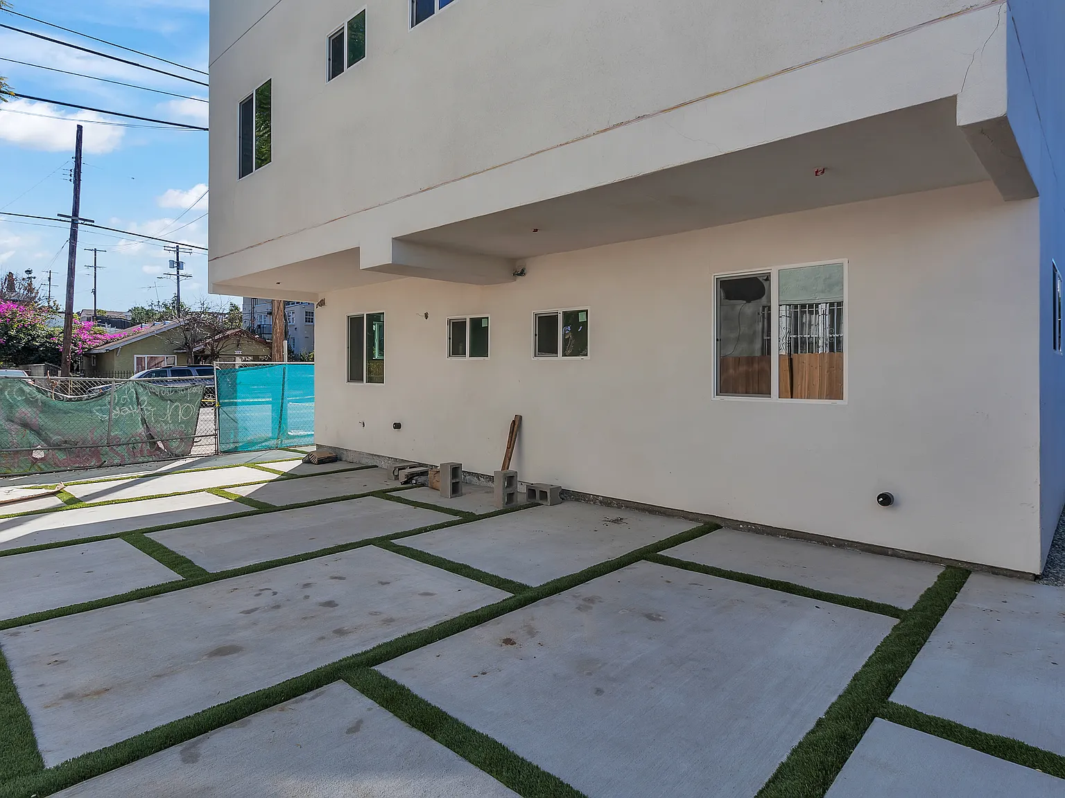 5 bed, 2250 sqft, $4,199 — Photo 4