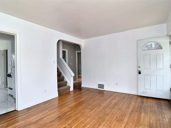 5th image of 849 S Green Rd