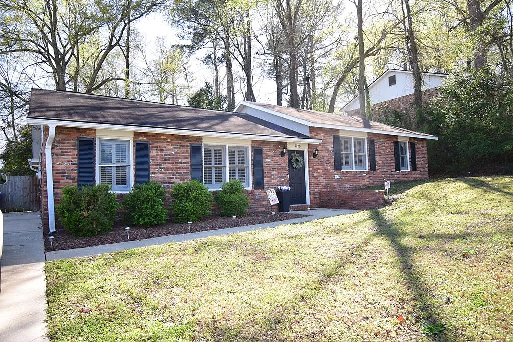 4220 King Arthur Pl photo 1