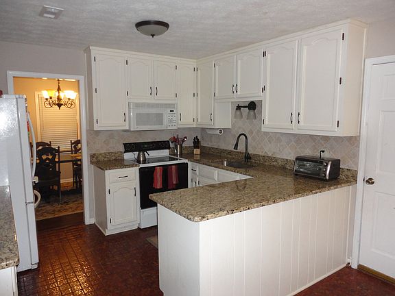 3rd image of 107 Moss Hill Ct