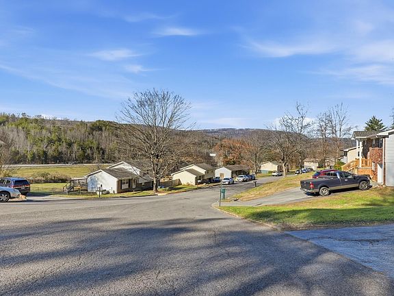 2nd image of 17 Echo Glen Dr