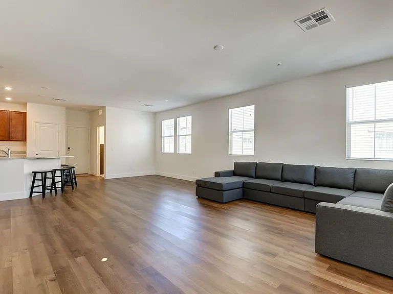 2875 Starling Summit St — Photo 4