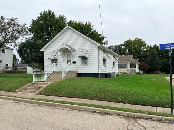 403 9th St, Peru, IL 61354
