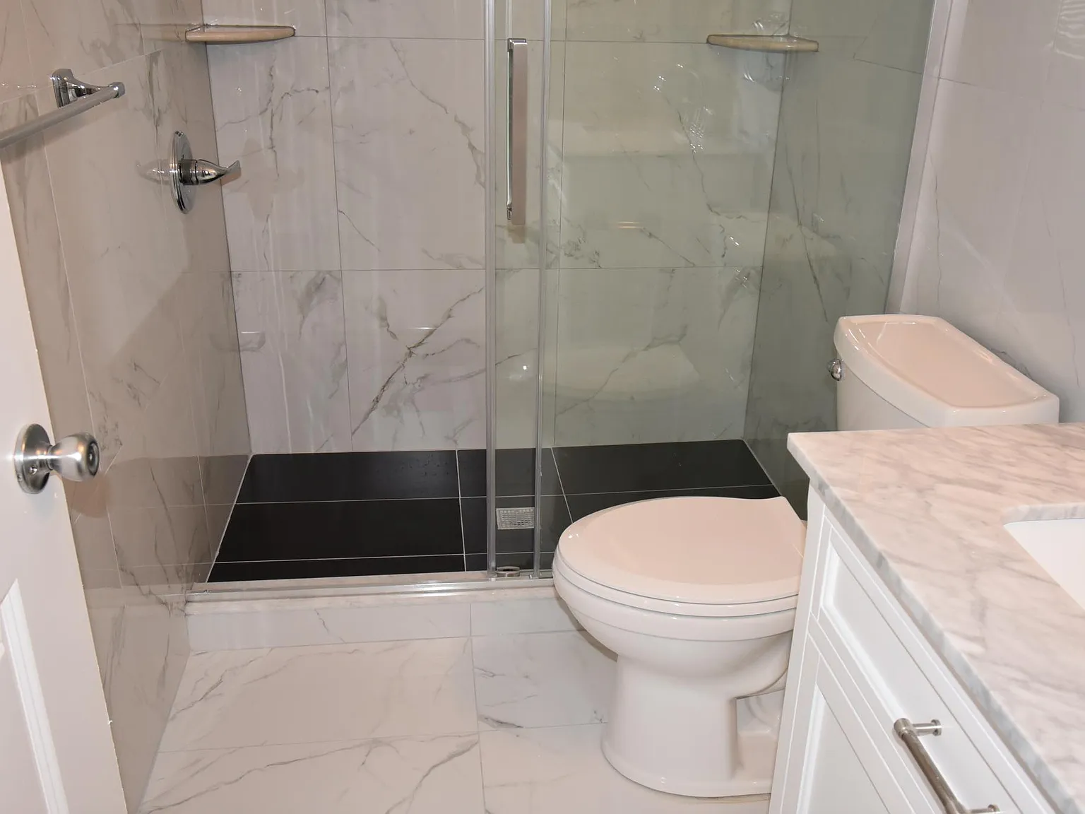 2 bed, 950 sqft, $1,995 — Photo 3