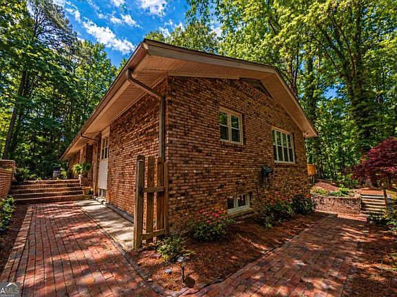 4th image of 3108 Chapel Hill Rd