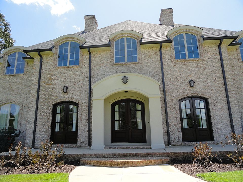1st image of 106 Silverbirch Ln