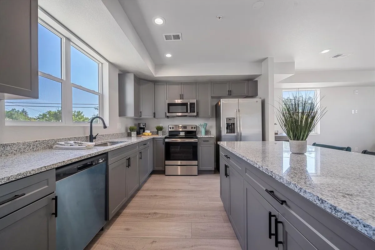 2 bed, 2.5 bath, 1550 sqft, $2,950 — Photo 2