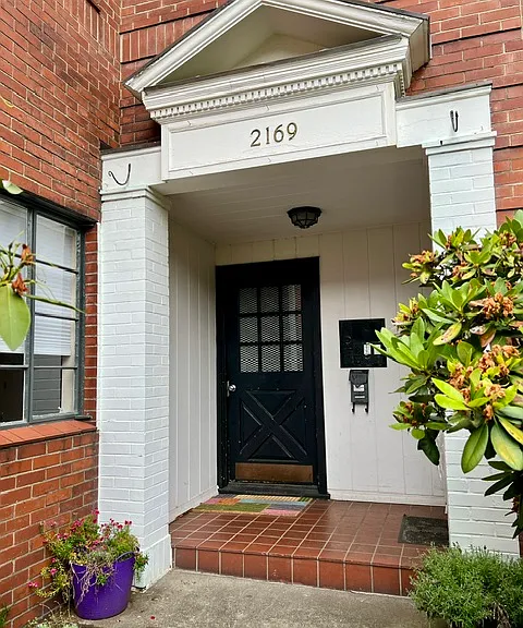 2169 NW Irving St #10 — Photo 11