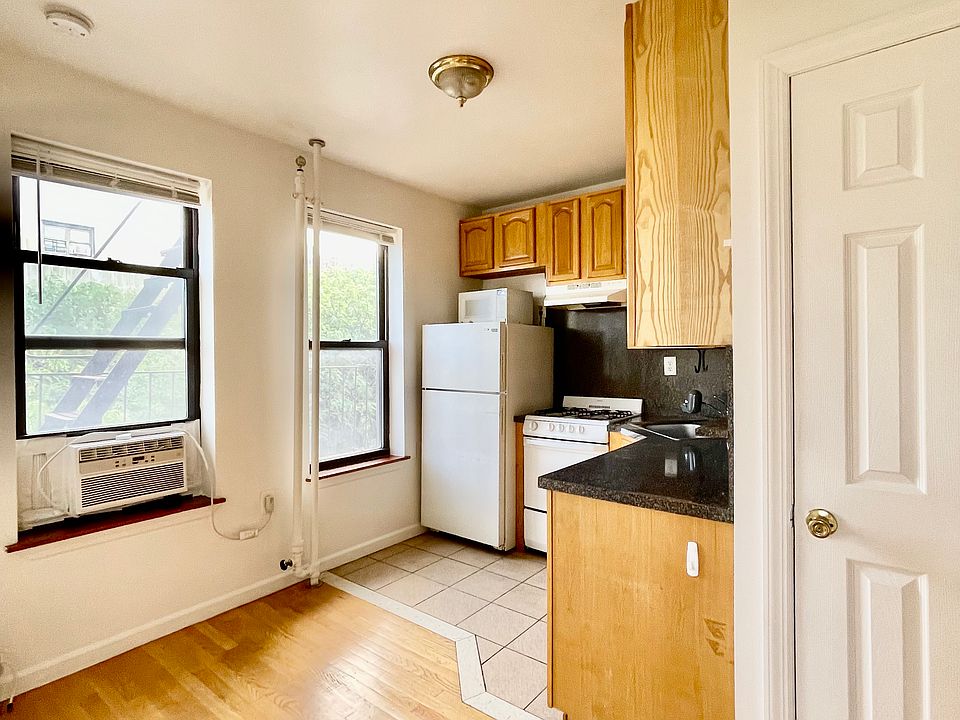 1st image of 112 Graham Ave #10