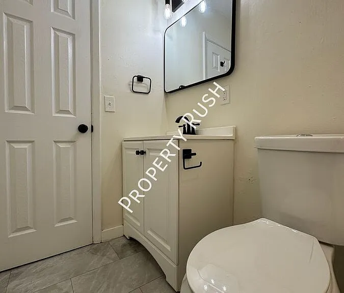 1100 S Willow St — Photo 12