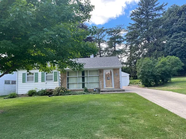 1208 S Saxby Ave, Freeport, IL 61032