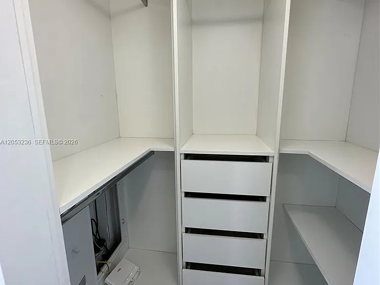 488 NE 18th St #3500 — Photo 16