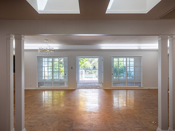 5th image of 606 N Whittier Dr