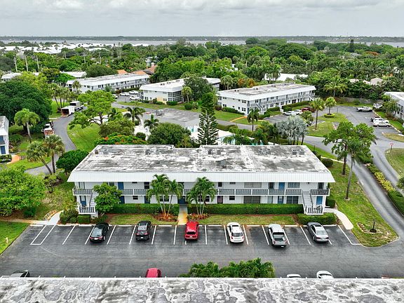 4th image of 2929 SE Ocean Boulevard #138-1