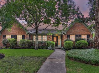 15942 Sweetwater Creek Dr, Houston, TX 77095
