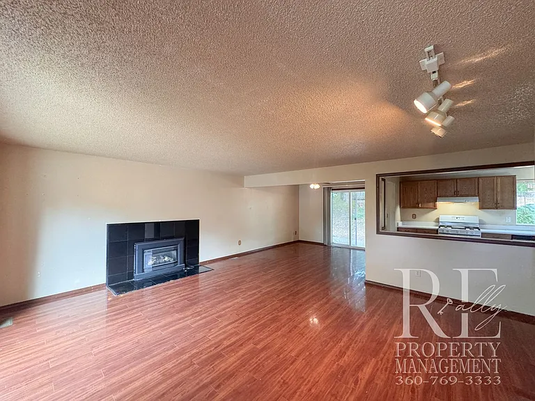 7880 Oxbow Ave NE — Photo 3