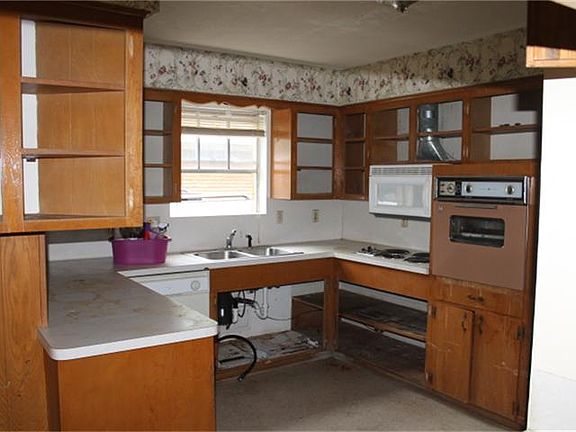3rd image of 6231 Dumfries Dr
