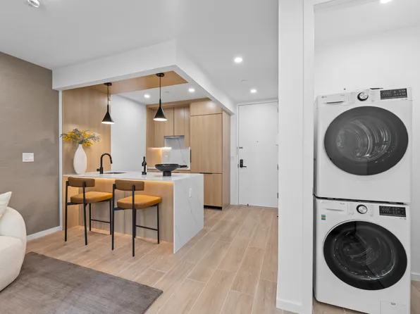 366 Harman Street image 13 of 54