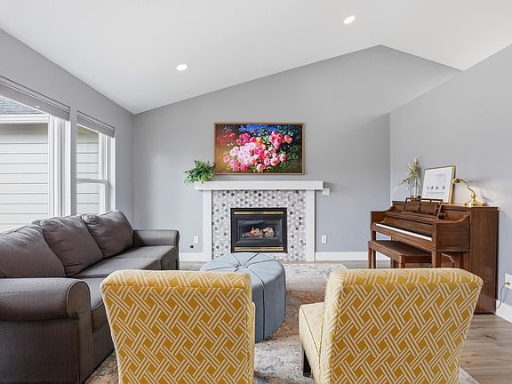 4th image of 1715 S Saint Charles Rd