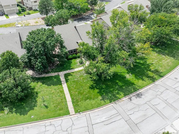 2409 N Bramblewood St, Wichita, KS 67226