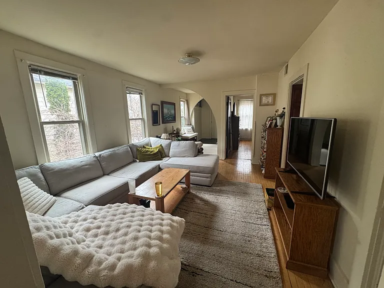 2642 N Fratney St — Photo 3