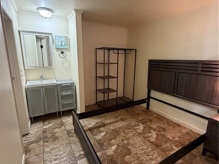 4600 University Center Dr #166 — Photo 12