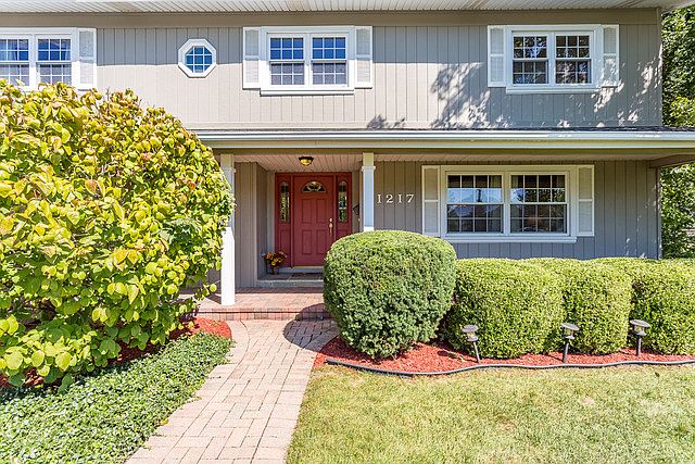 1st image of 1217 Somerset Ln