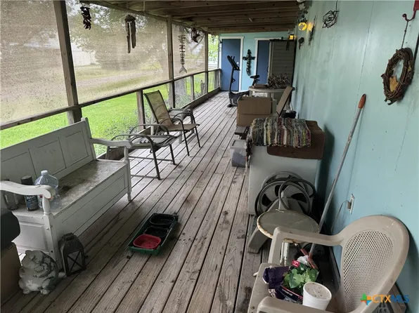 60 Adame Ln, Port Lavaca, TX 77979