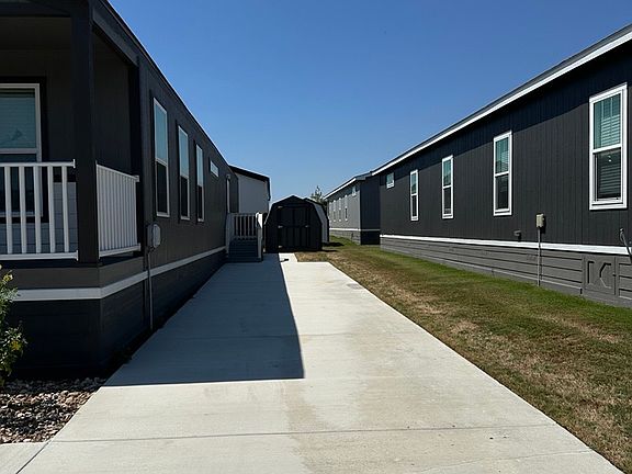3rd image of 717 Hollow Ln