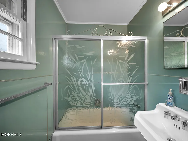 170 Bingham Ave — Photo 26