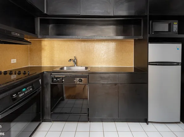 56 Pine Street image 4 of 13