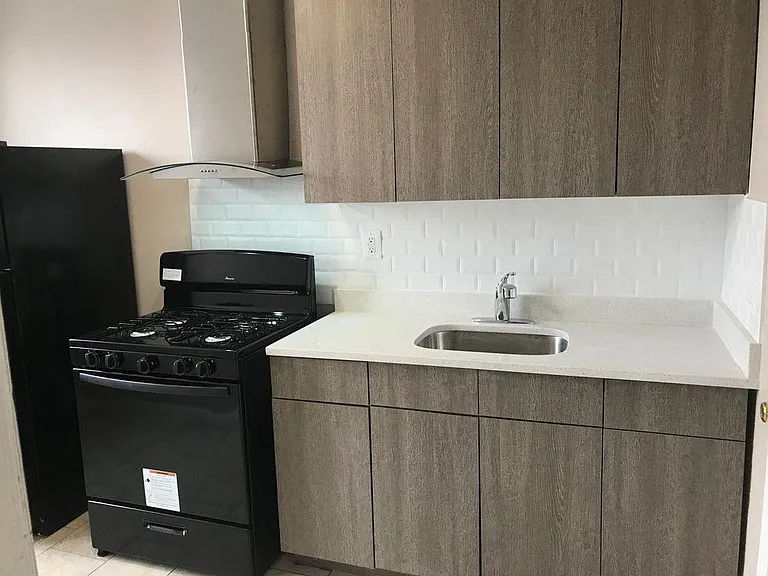 317 William St #2D — Photo 3
