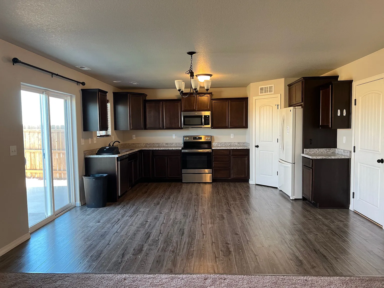 3 bed, 2.5 bath, 1681 sqft, $2,495 — Photo 3