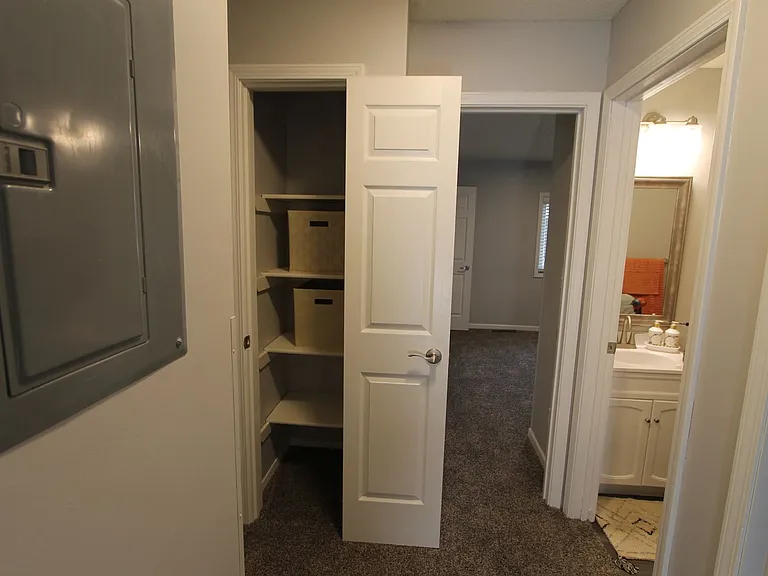 The Warwick of Norfolk. Now leasing updated 1, 2 bedroom apartments and 3 bedroom townhomes! — Photo 38