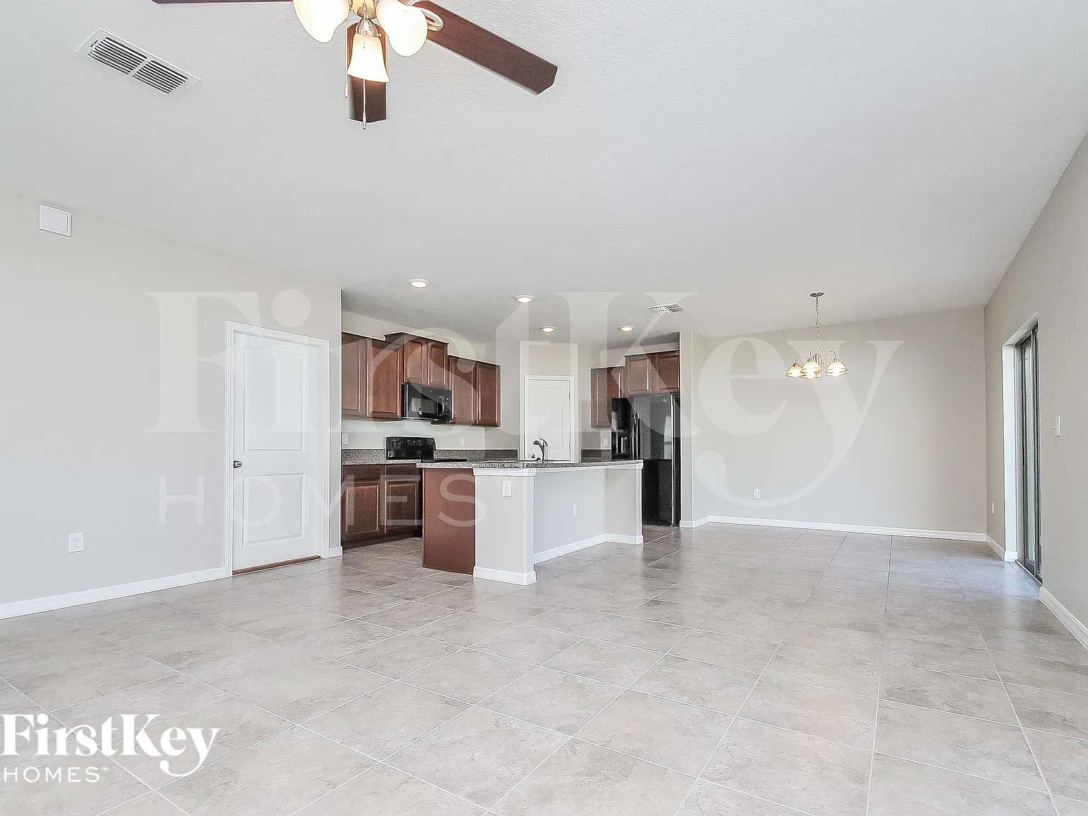 4 bed, 2.5 bath, 1914 sqft, $1,985 — Photo 3