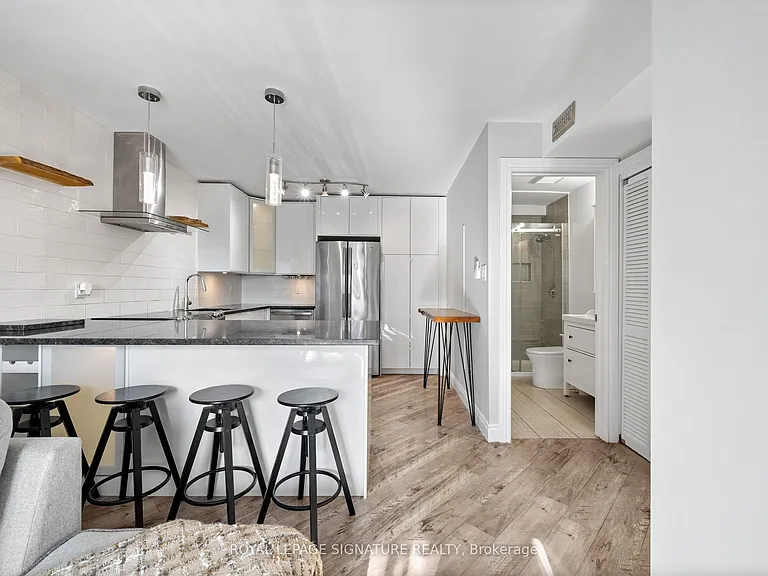 28 Victoria Ave N #312 — Photo 15