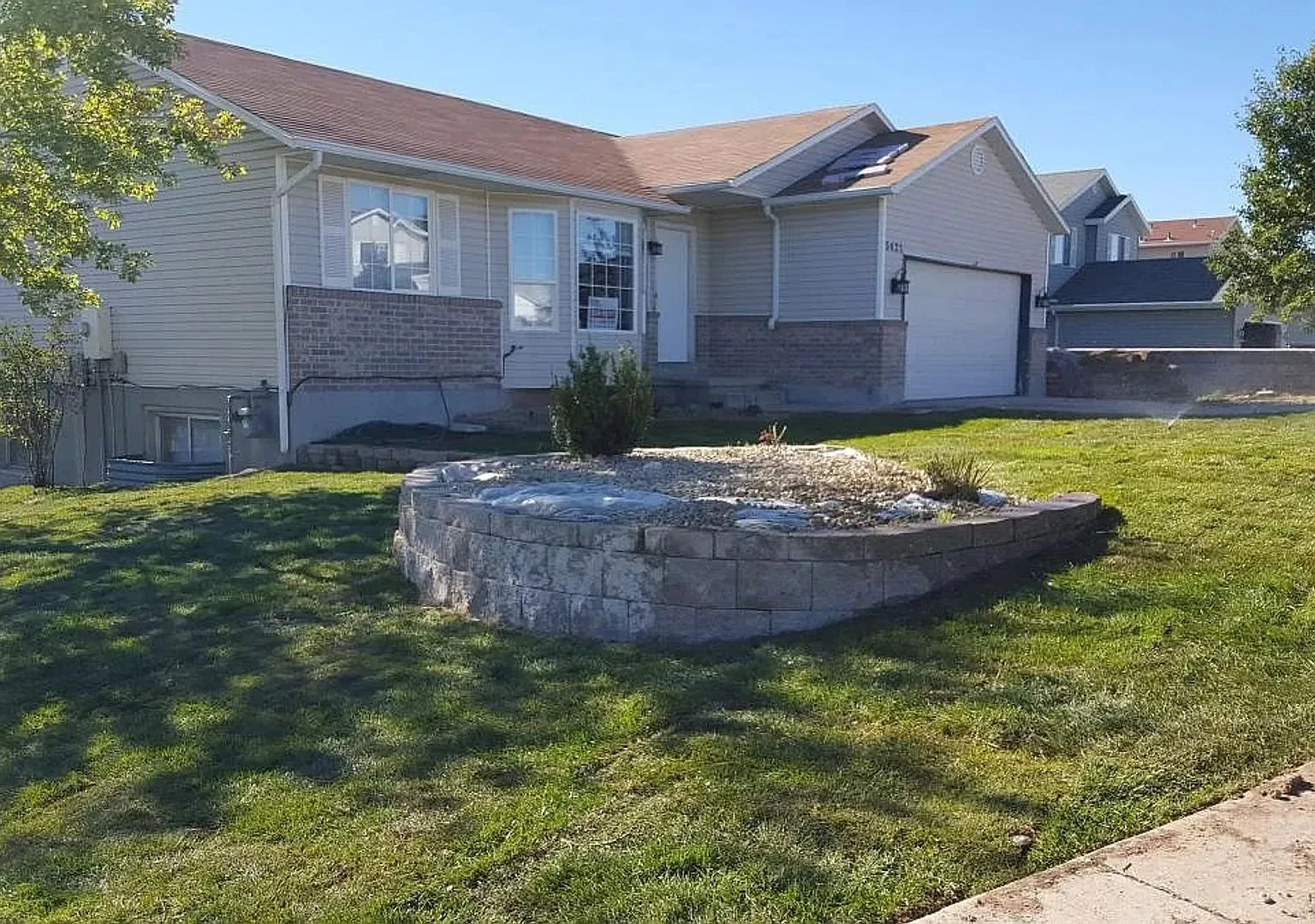 Great 5 Bed 2 Bath Home in Kearns — Photo 1