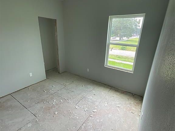 5th image of 4818 Wylie St #A