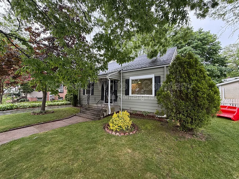36 Pomeroy Ave — Photo 1