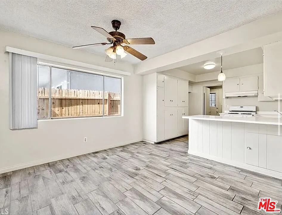 3 bed, 2.0 bath, 1339 sqft, $3,200 — Photo 3