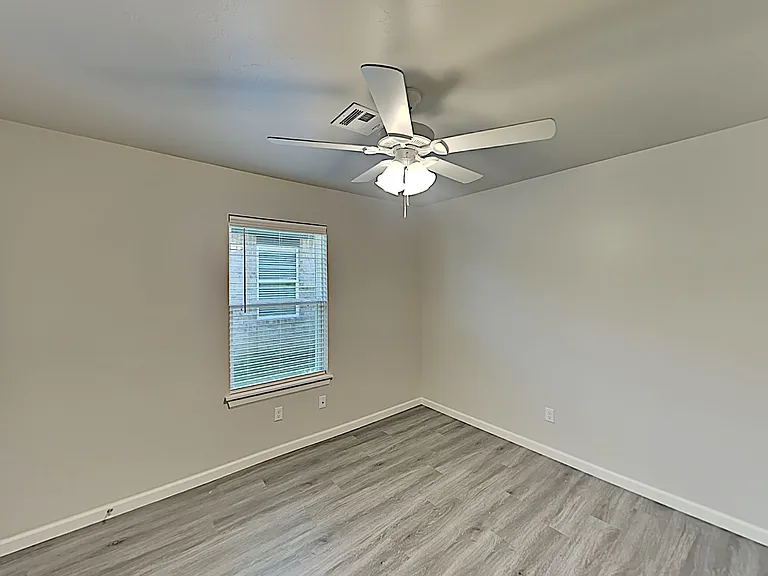 11205 Howard Dr — Photo 11