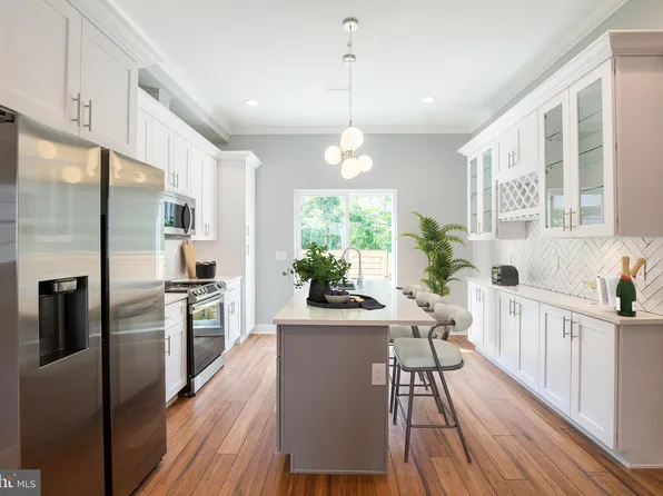 2616 Latona St, Philadelphia, PA 19146