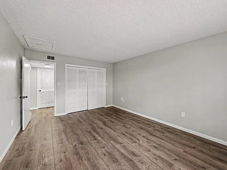 9208 N Connechusett Rd #D — Photo 21
