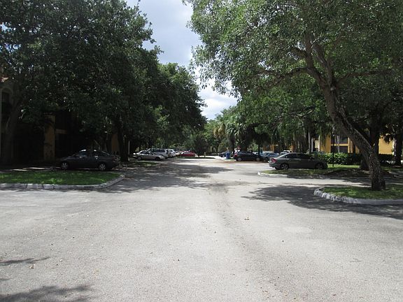 Exterior Neighborhood (street photo)