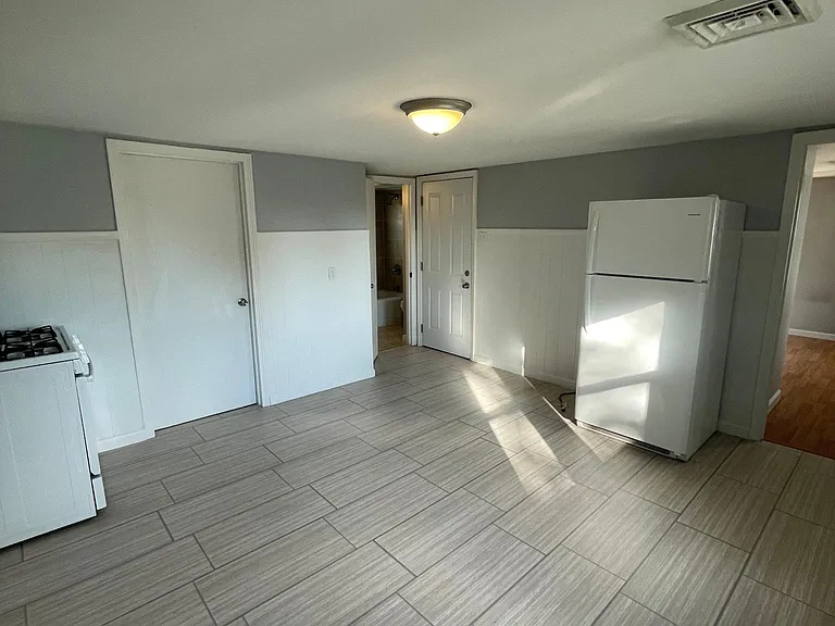 198 Helen St — Photo 11