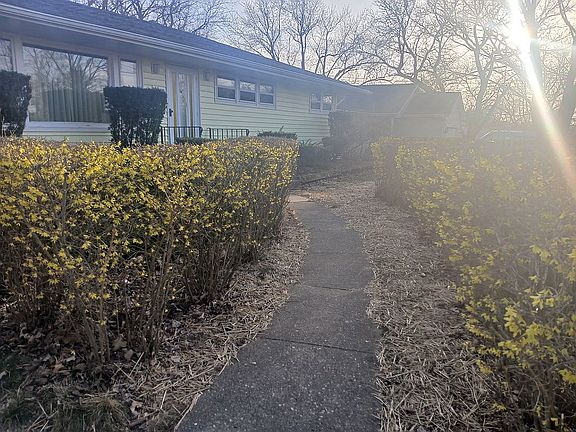 3rd image of 400 E Grove St
