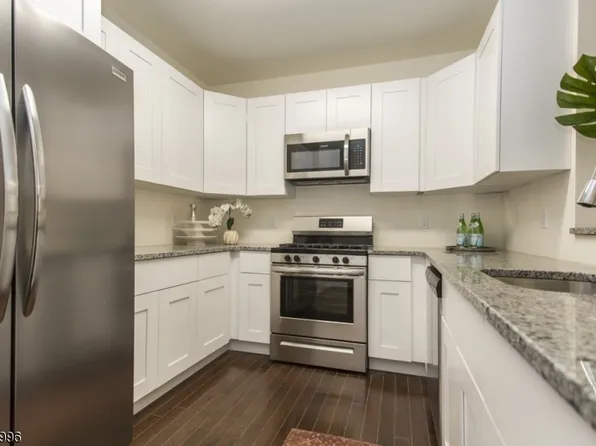 90 Clinton Ave, Newark, NJ 07114