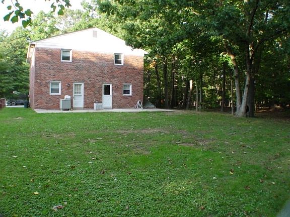 Large shared 1/4 acre yard